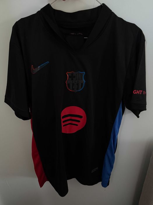 Kit Yamal Barcelona fotbal away