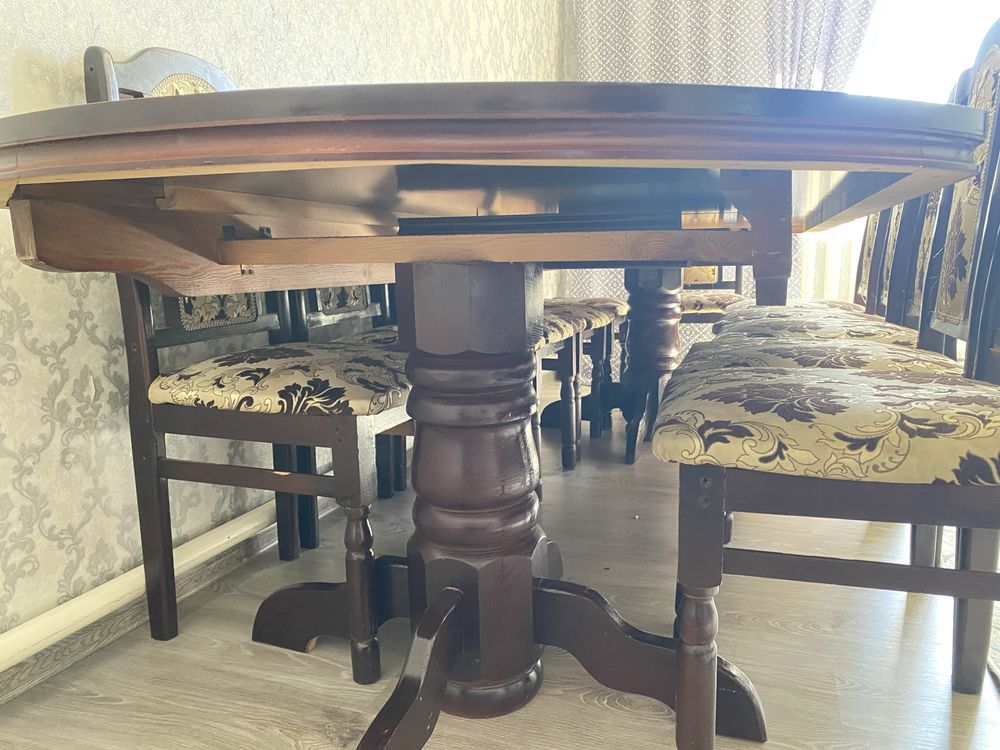 Стол для гостиной