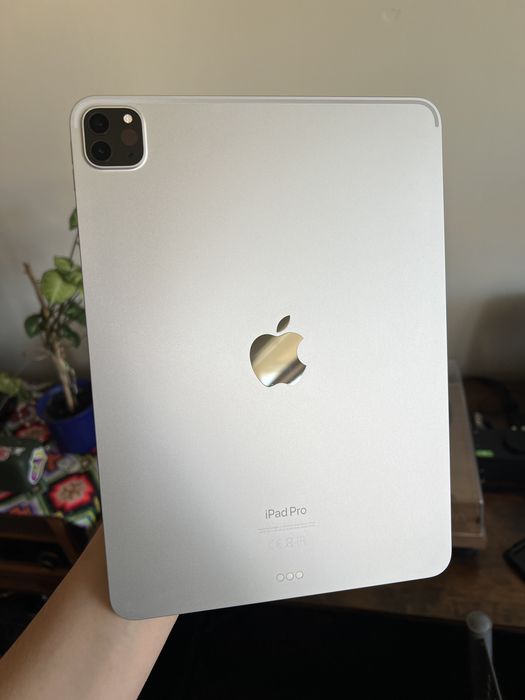 iPad Pro 11" 4th gen M2 256 Gb in garanție