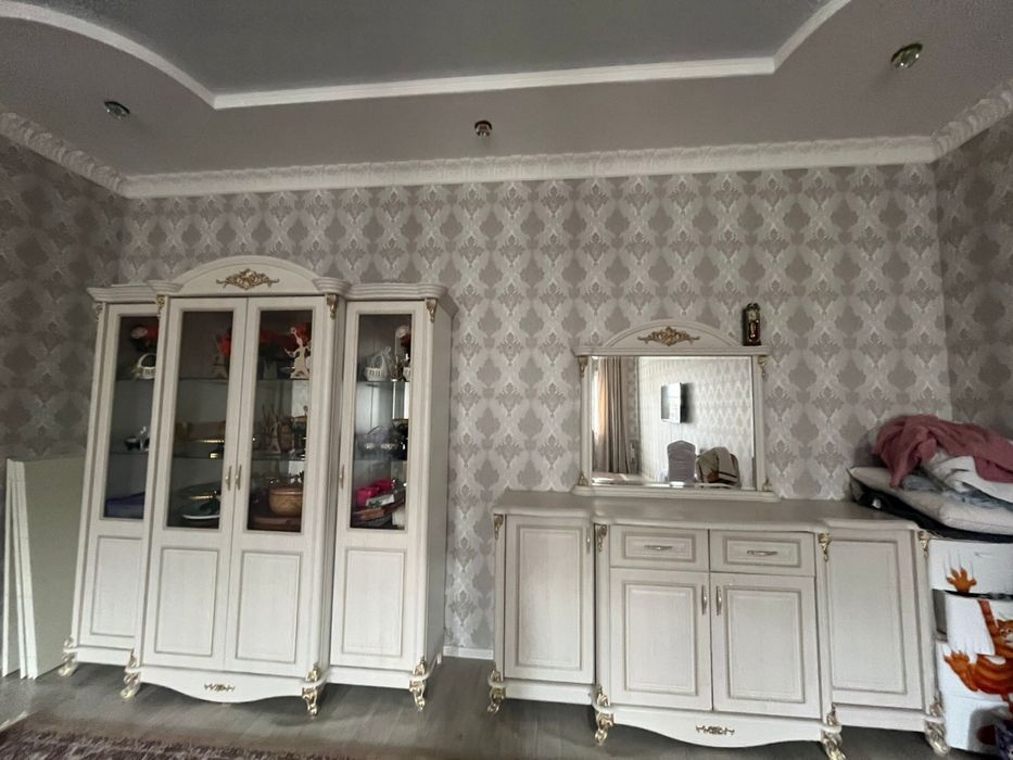 Шкаф и стол Сатылады