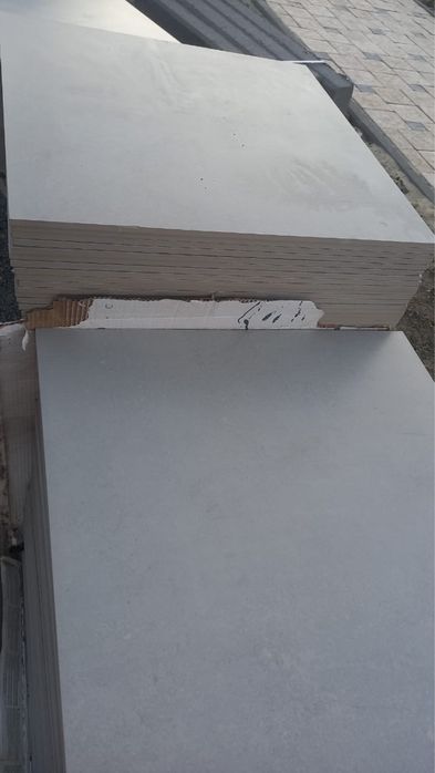 В г. Хромтау Продам кафель  60*60 не кондиция осталось 47 шт напольный