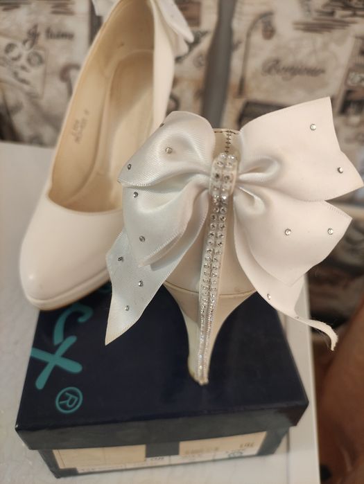 Продам, туфли женские .