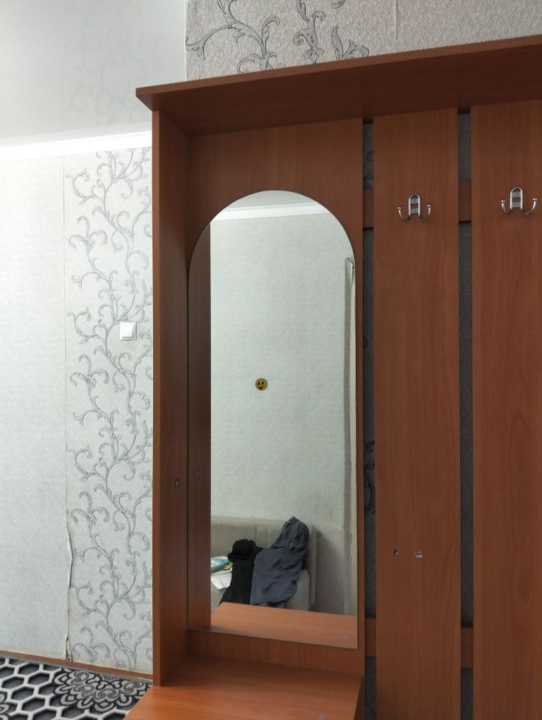 Продам прихожую б/у