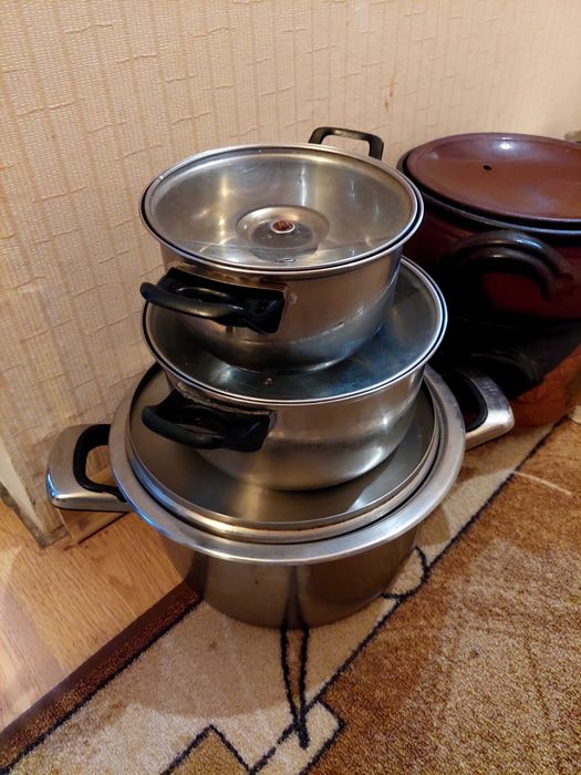 Продавам домашни потреби
