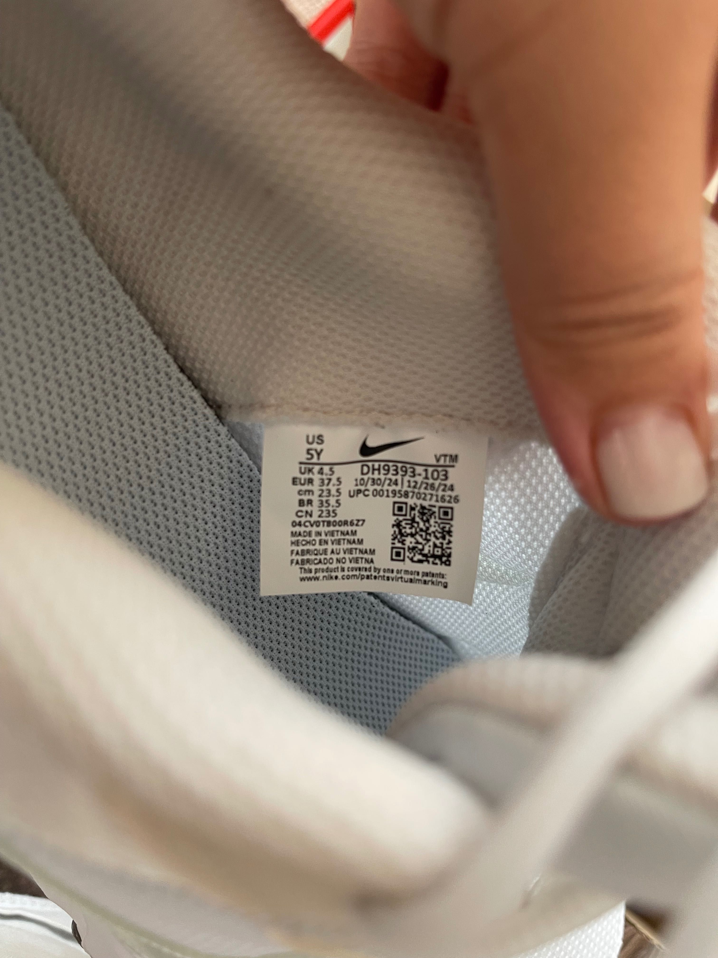 Чисто нови маратонки Nike