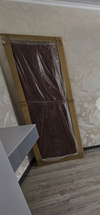 Продам новую межкомнатную дверь,  ширина 70