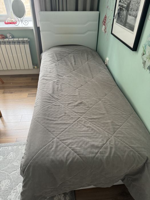 Продаю две кровати с матрасами