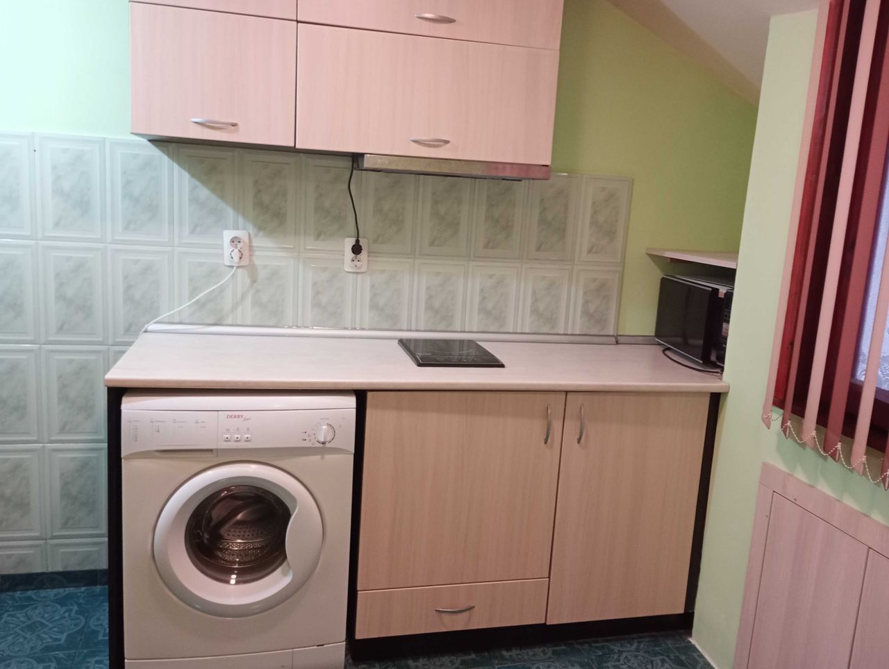 Дава се под наем Двустаен апартамент в Бургас, Център - 45 кв.м за 306 € - Снимка #2