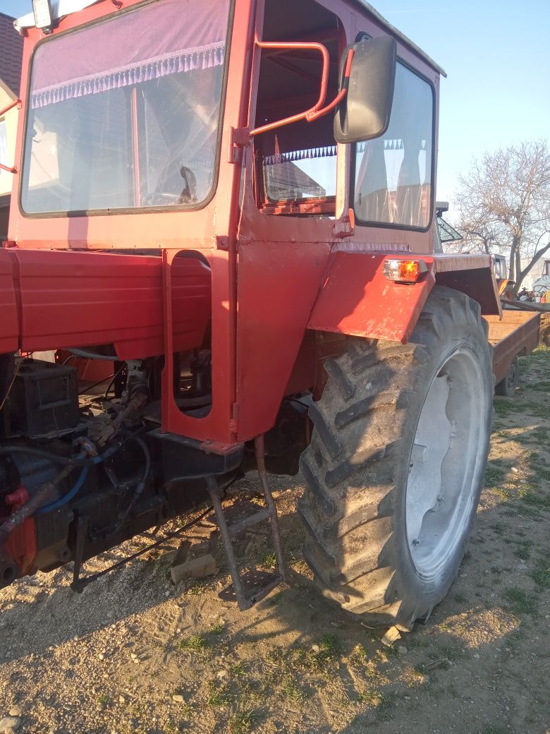 Vând tractor U650