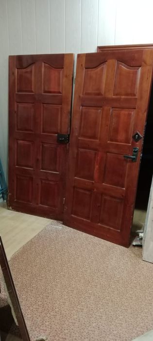 Продам входные двери из дерева