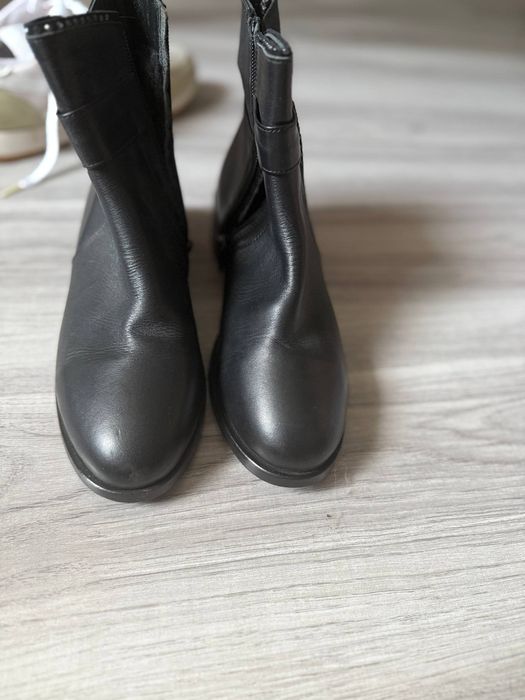 Продам новые кожаные сапоги