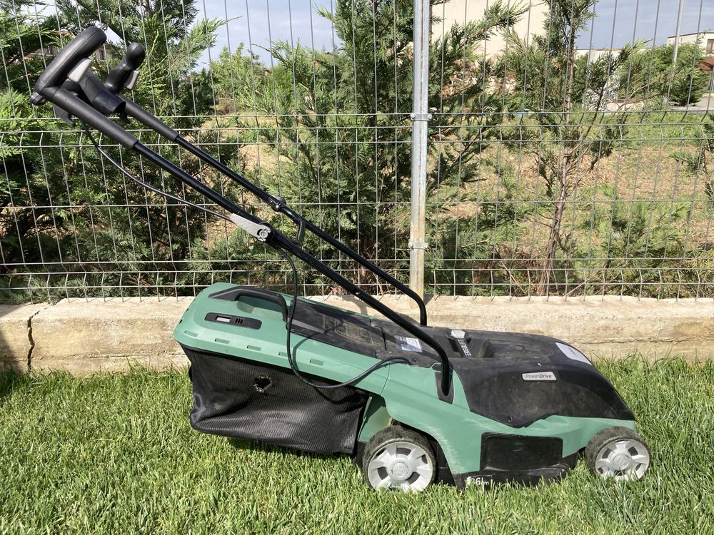 Mașină electrică de tuns iarba Bosch Univeral Rotak 460 1300 W