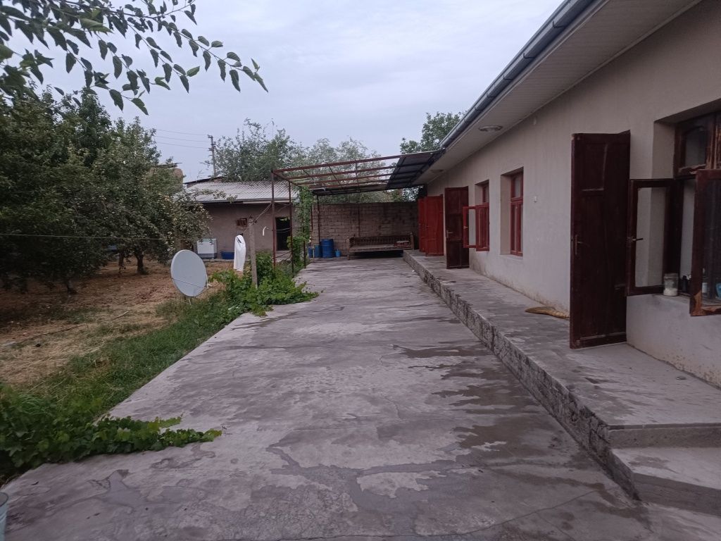 Srochna uy sotiladi