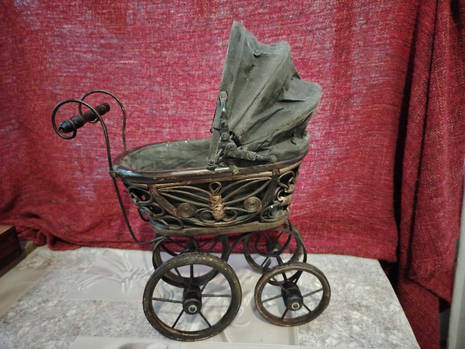 Ornament grădină,  cărucior vechi ornamental