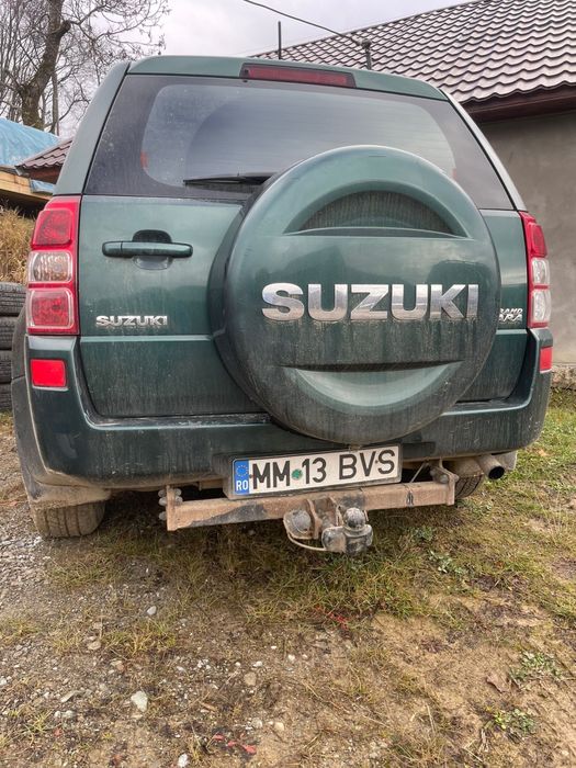 Vand Suzuki Grand vitara volan pe dreapta.