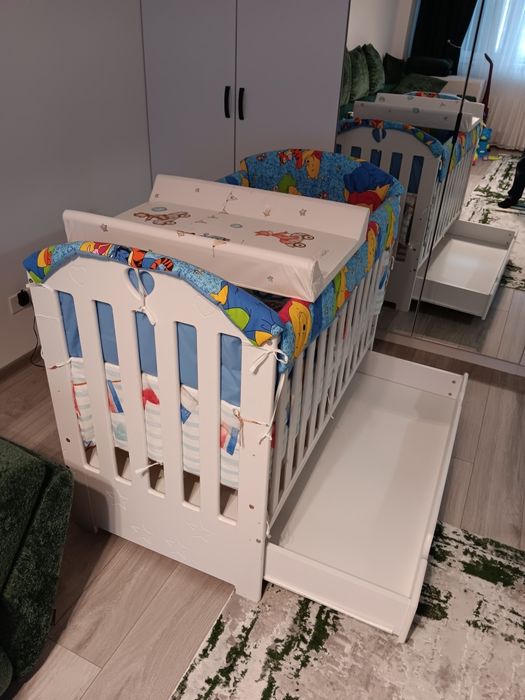 Pat bebelusi multifuncțional din lemn de pin