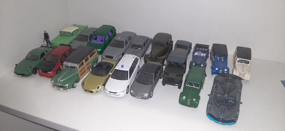 Продам лот моделей 1/43