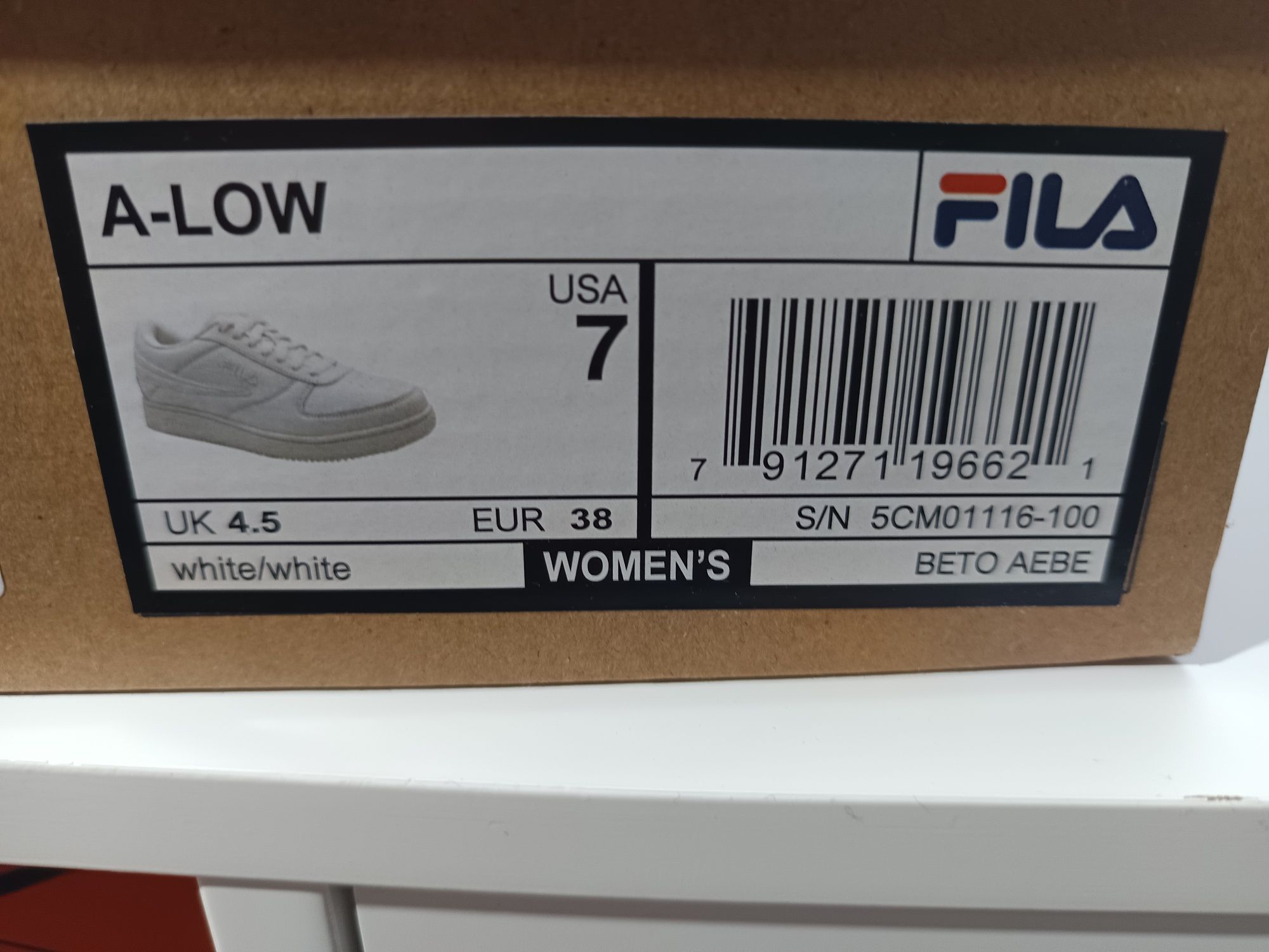 Маратонки.  FILA