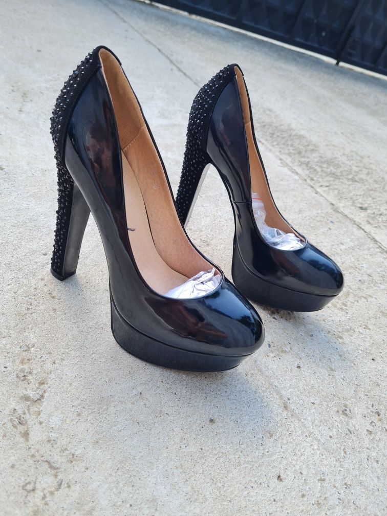 Pantofi de lac cu platforma