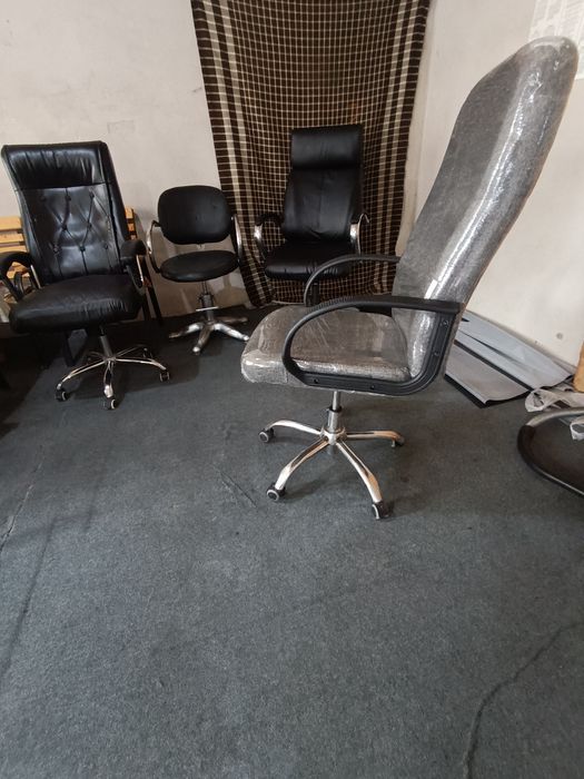 Офсние ва парикмахерские кресло