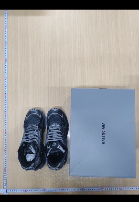 Balenciaga Runner marimea 41 gri cu negru