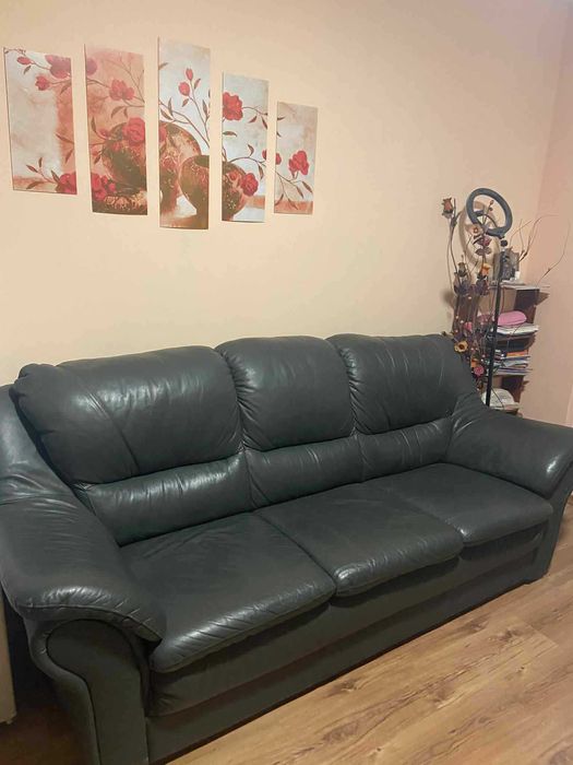 Продавам два кожени дивана без забележки 2ка и 3ка комплект.