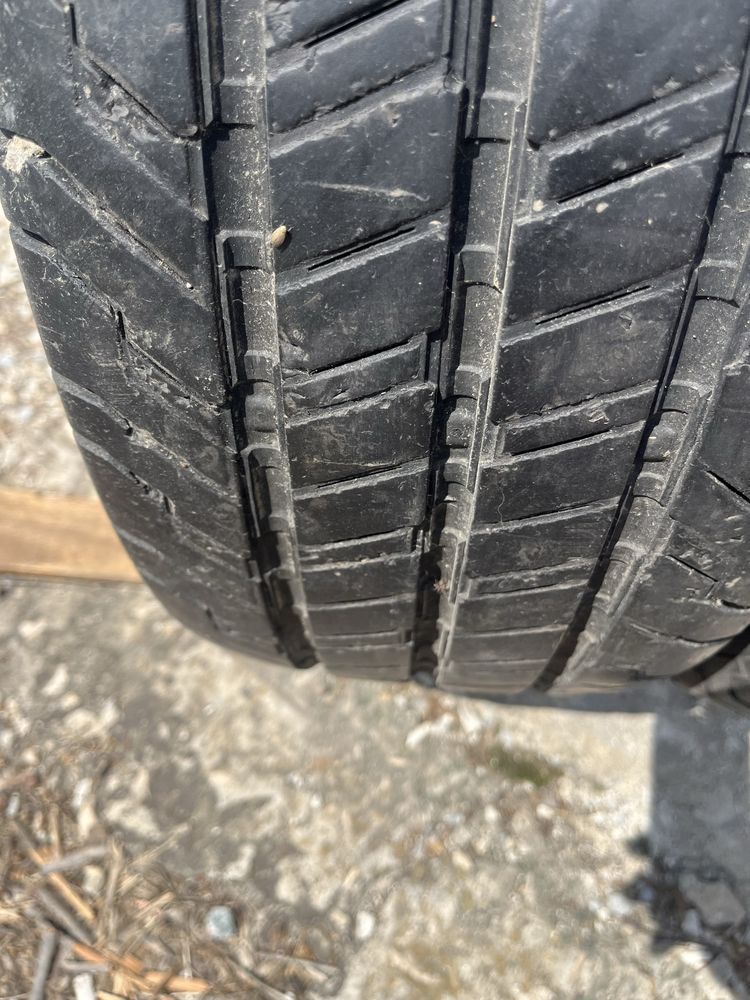 2 бр. гуми за бус 235/65/16C Continental DOT 4317 7 mm