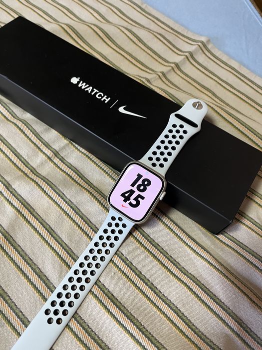 Apple Watch Series 7 Nike 45mm.