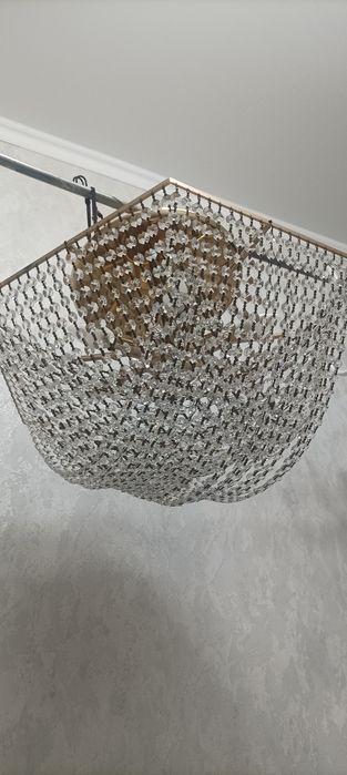 Продам люстру хрустальную