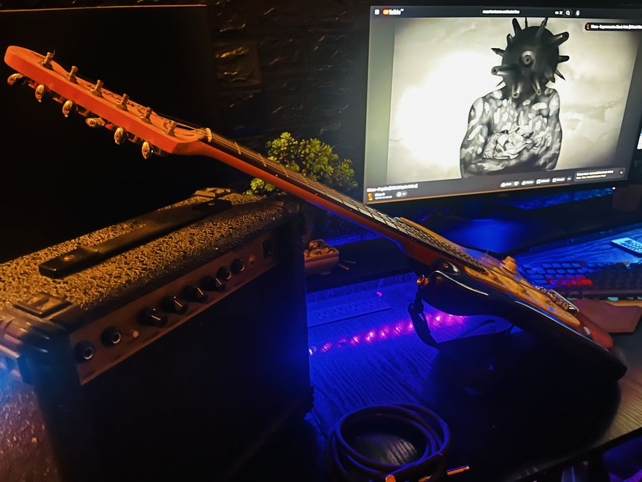 Chitara Morgan Legends Series + amplificator + cablu Roland (nou)