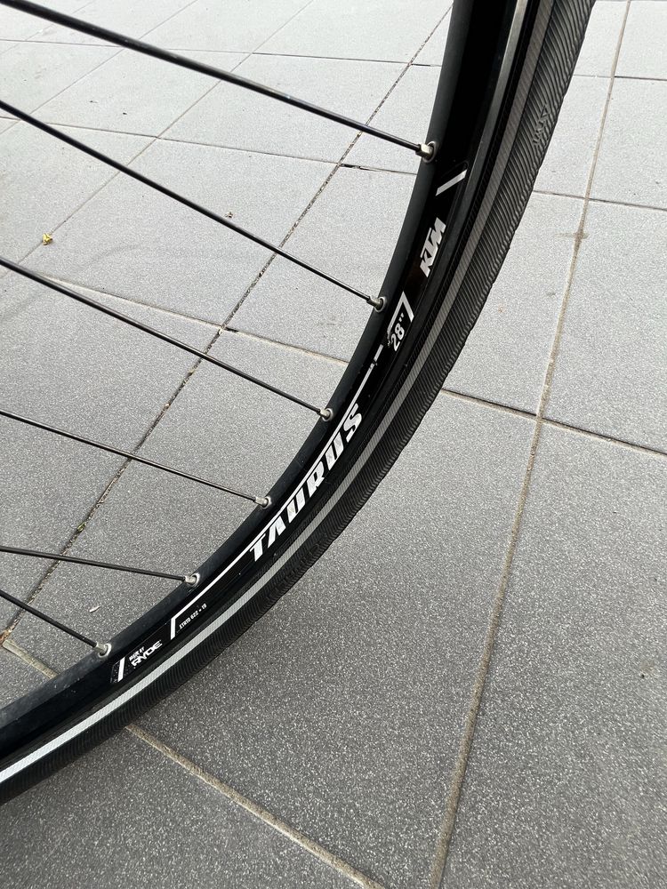 Bicicleta KTM de trekking