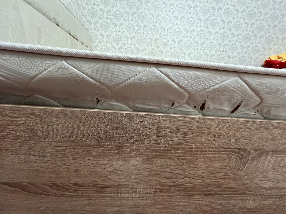 Спальный кроват.