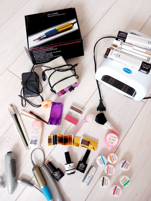 Freza unghii noua,lampa UV profi,capete,geluri, top coat,baza,becuri