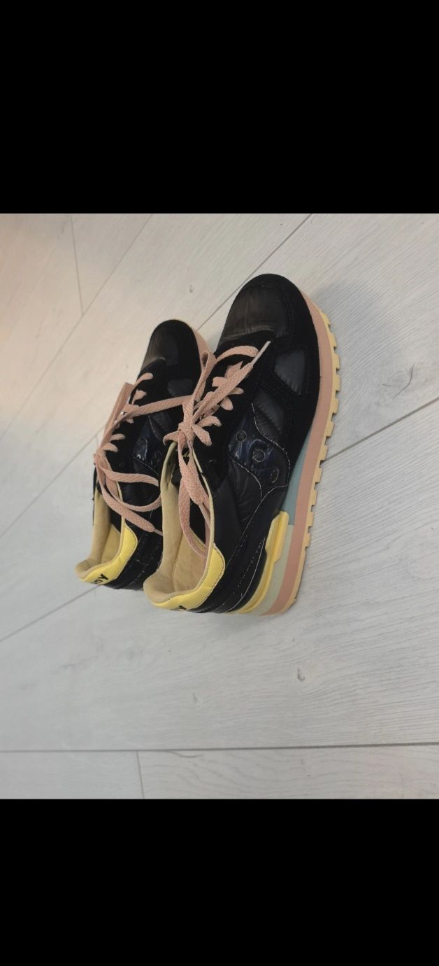 Adidasi Saucony 37,5, de fapt sunt un 36 (23cm talpa interioara)
