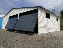 Garaj metalic din panouri sandwich 4.4 x 7m