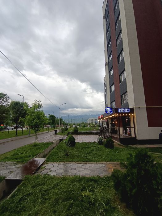 Сдается комната в 3 комнатной квартире. Для  девушек ЖК Асыл Арман.