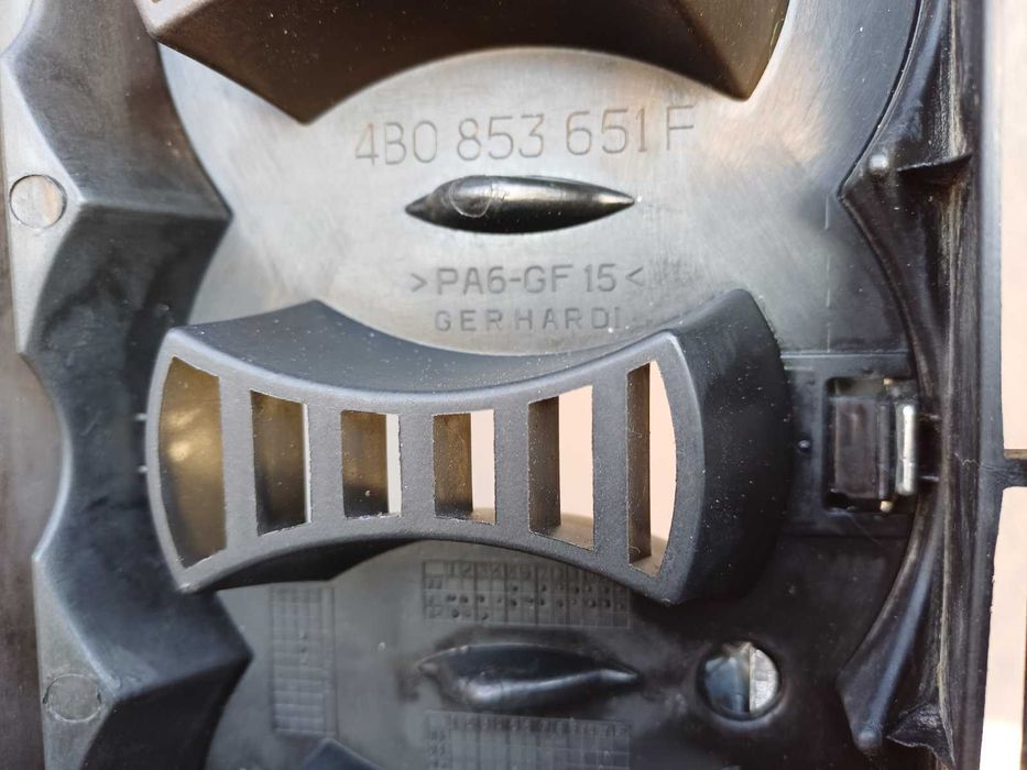 решетка радиаторна с емблема Audi A6 модел 2001-2005 г. #1004V