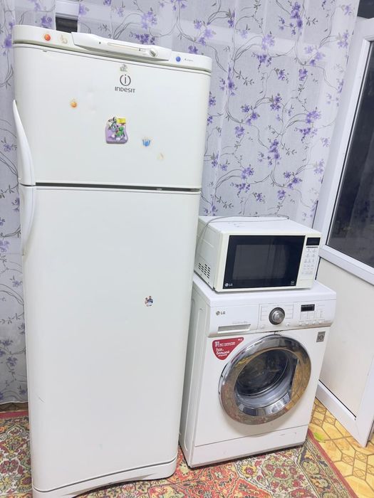 Продам холодильник indesit