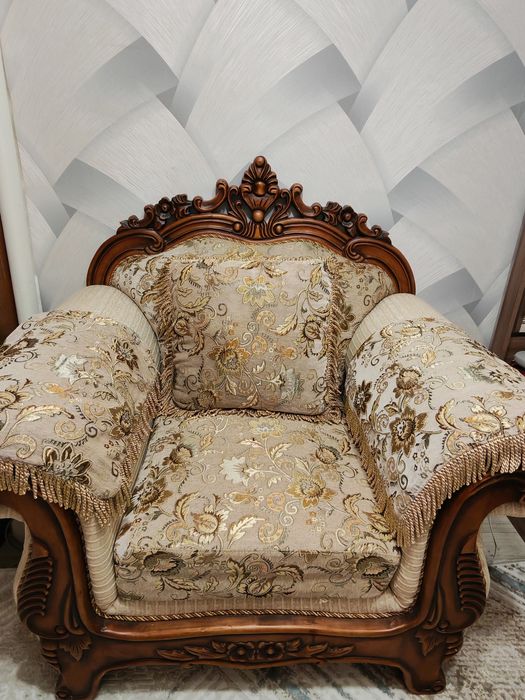 Диван и кресло продаетмя