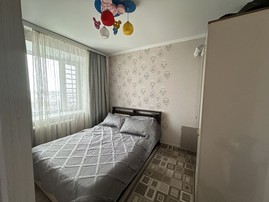 Продам кровать с тумбочкой