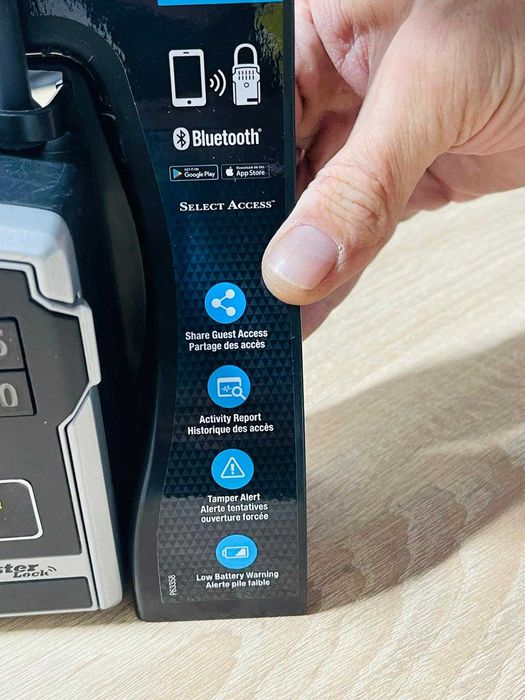 Lacat inteligent Master Lock 5440EURD cu Bluetooth