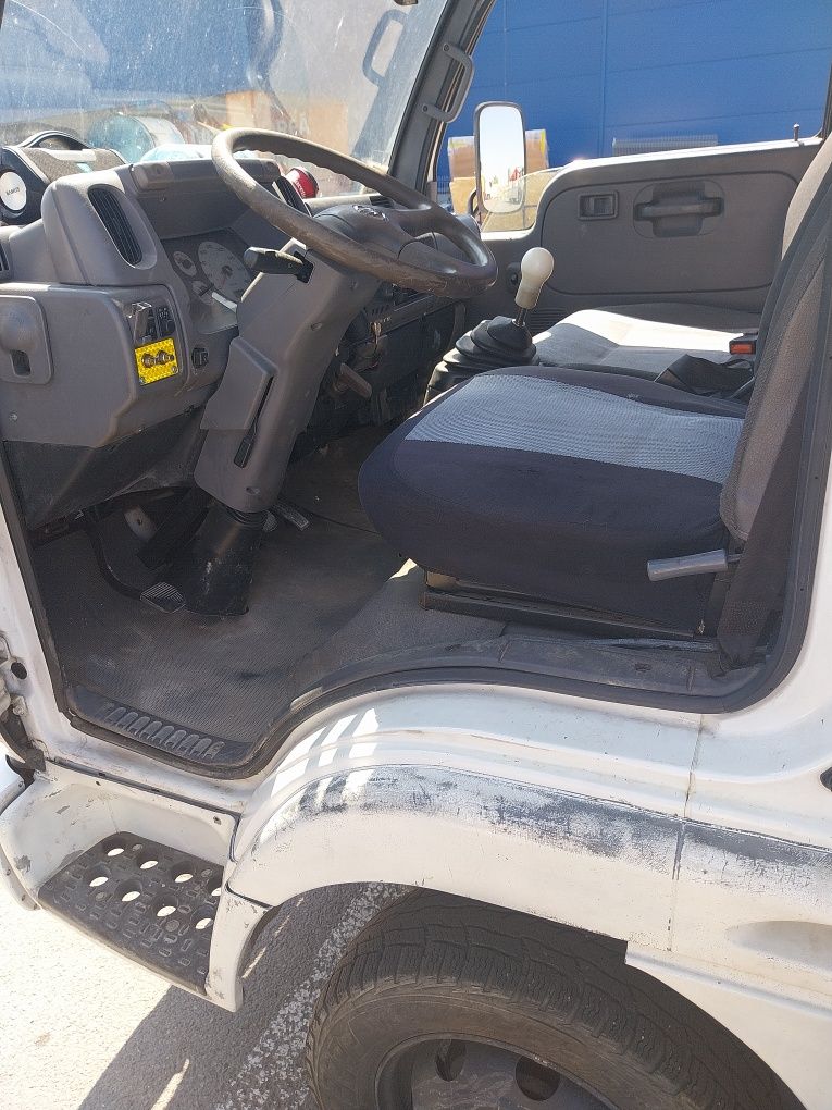 Vând  Nissan Cabstar