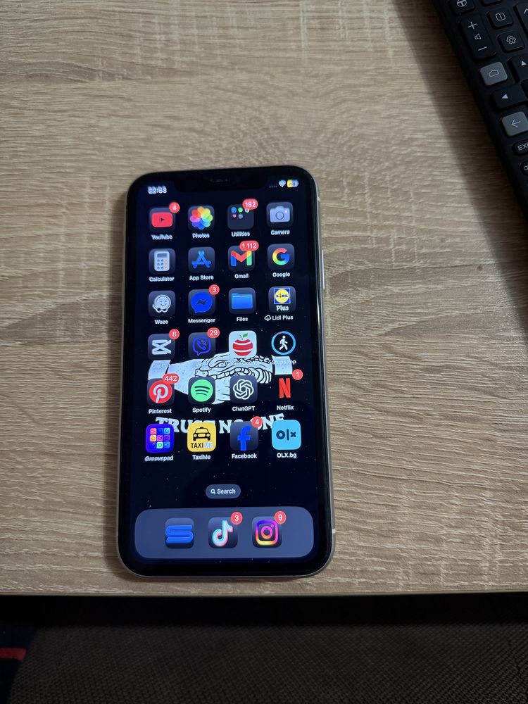 Iphone 11 64gb top състояние.