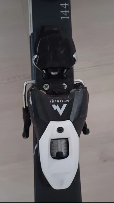 Skiuri purtate 2 sezoane în stare buna