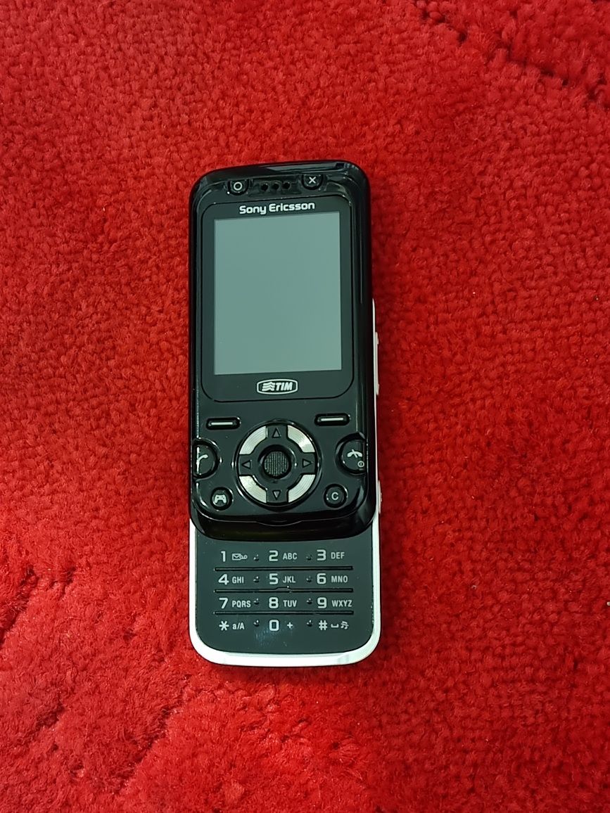 Telefon Sony Ericsson Slide cu încărcător original