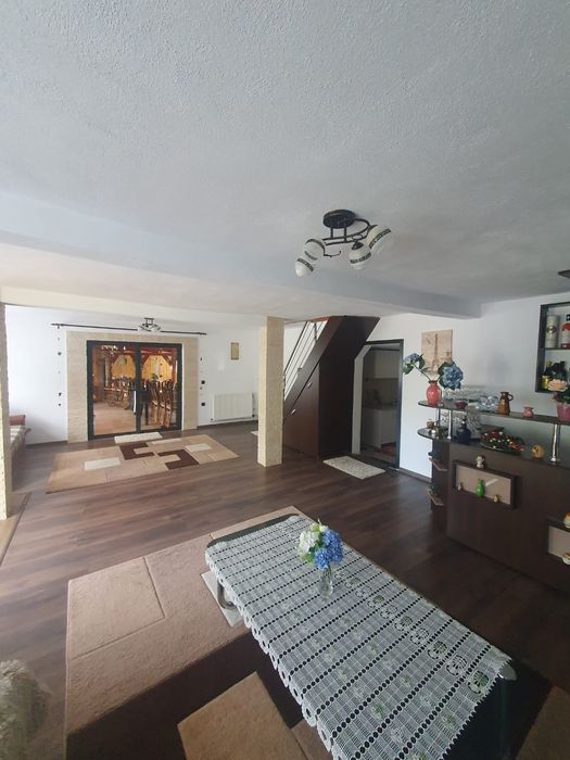 Cabană spațioasă de închiriat