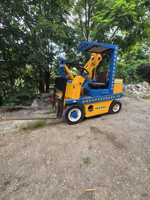 Închiriez motostivuitor ,miniexcavator, Miniincarcator.