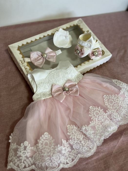 Срочно!Продам нарядное платье на новорожденную малышку как новое