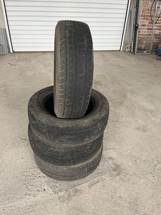 Бусови Гуми 215/65/16С