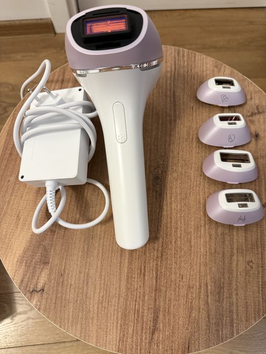 Фотоепилатор Philips Lumea BRI947